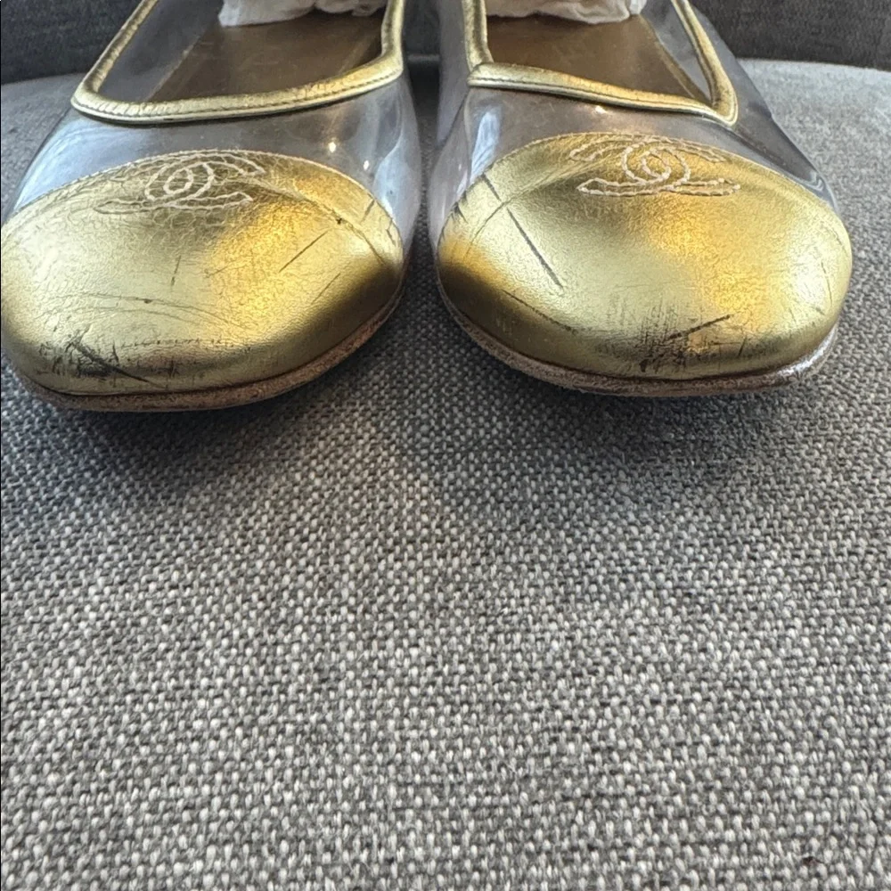 CHANEL flats gold